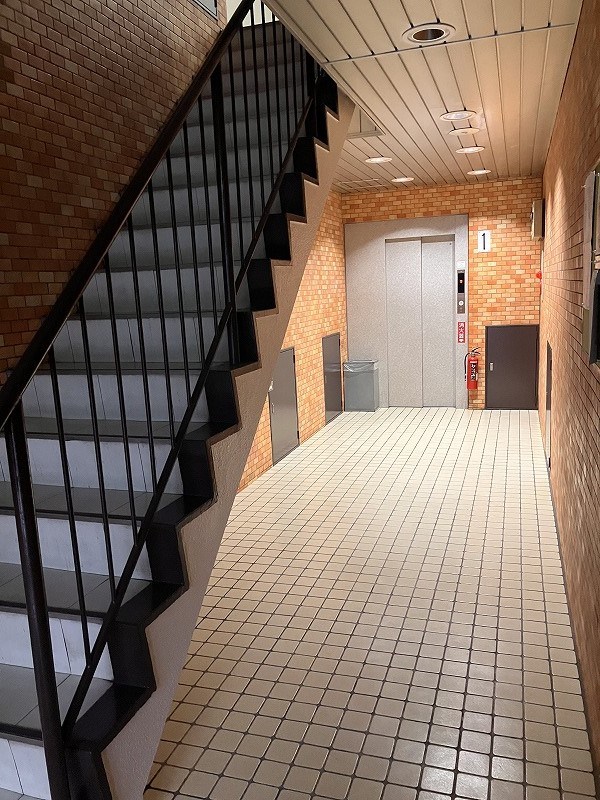 ネオハイツ楠町 共用部写真（エントランス）