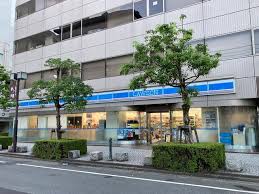 ネオハイツ楠町 コンビニ
