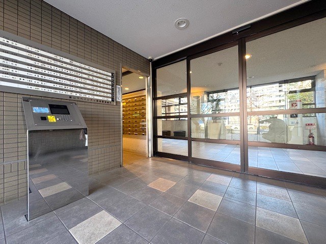 新山下ベイシティ６号棟 共用部写真（エントランス）