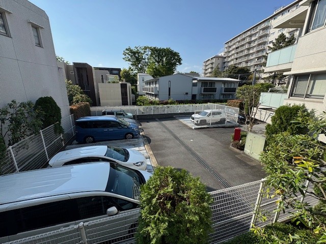 アールヴェール二子玉川 共用部写真（駐車場）