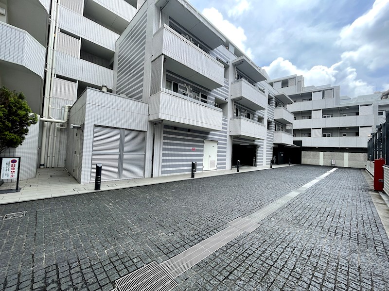 ダイナシティ三宿 共用部写真（駐車場）