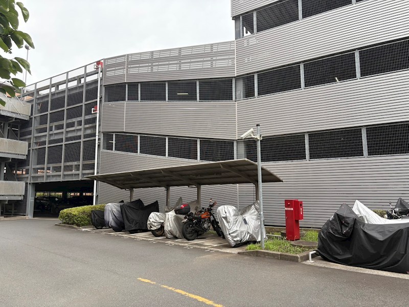 ベイステージ横浜４３２ 共用部写真（駐車場）