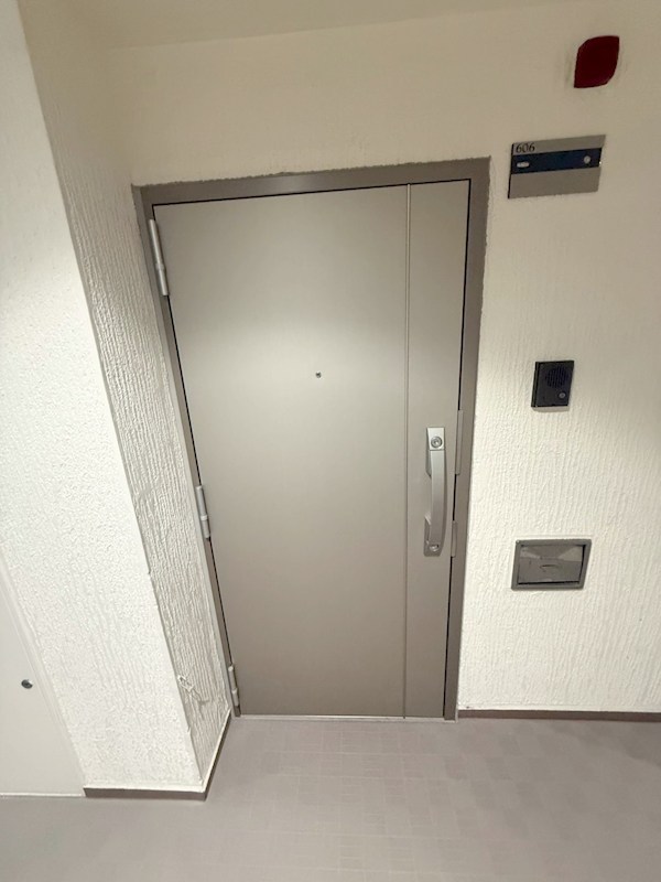ヴィラロイヤル三番町 現地写真（玄関）