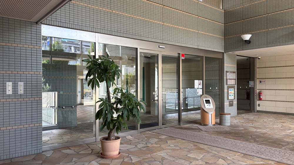 ライオンズステージ横濱キャナルスクエア 共用部写真（エントランス）